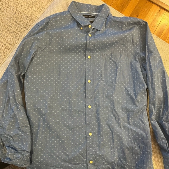 Banana Republic Button Down Shirt - Size L - Picture 2 of 4